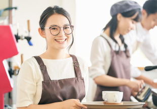 ガソリンスタンドのスタッフ