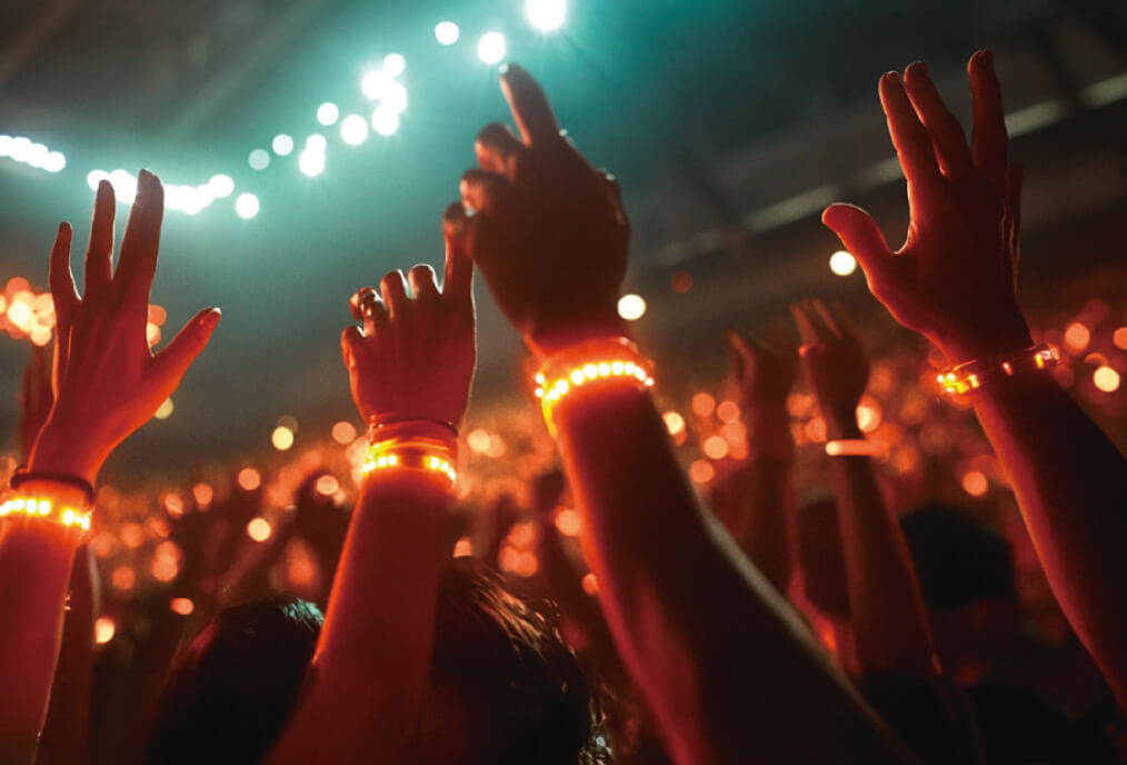 LEDブレスレットを集客イベントで使用した場合の例（イメージ）